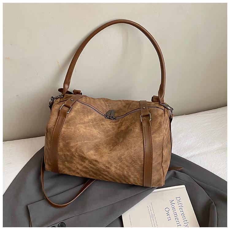 

Осенняя ретро замшевая сумка-подушка новая модная простая сумка под мышку большой вместимости для поездок на работу универсальная трендовая сумка-мессенджер коричневый