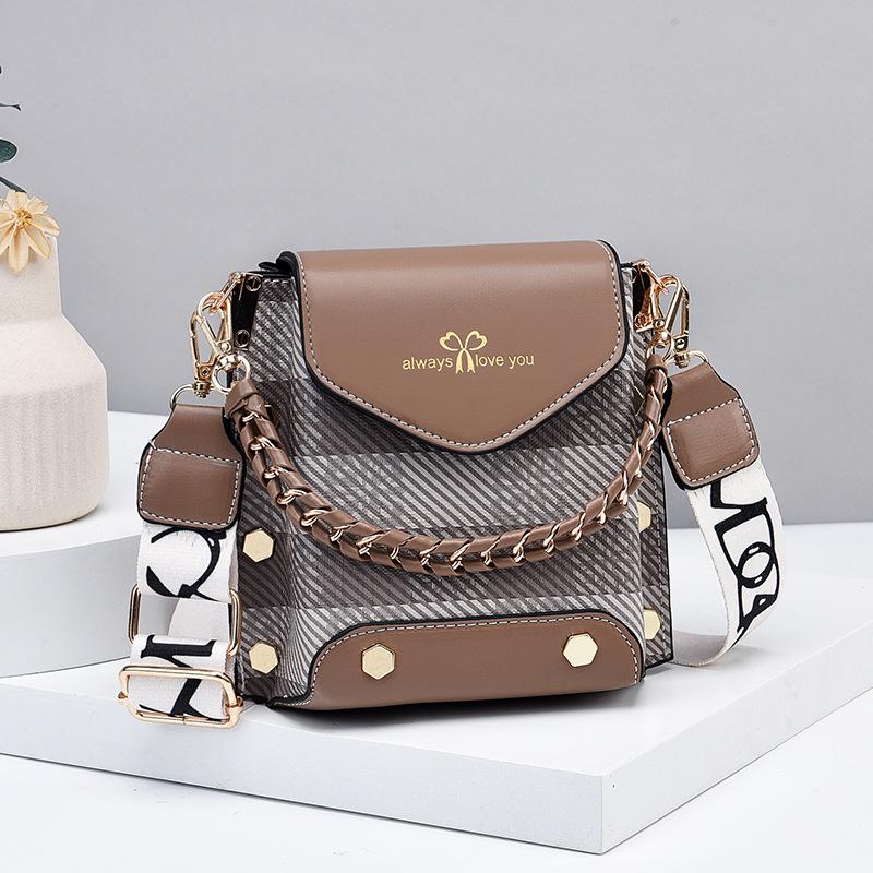 

Summer mobile phone bag 2025 new fashionable and lightweight mini crossbody vertical shoulder bag кавовий