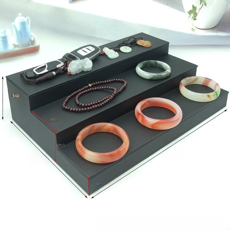 Suport de Expunere Bijuterii din Catifea pentru Inele & Brățări - Formă Trapezoidală cu Accente Aurii și Argintii