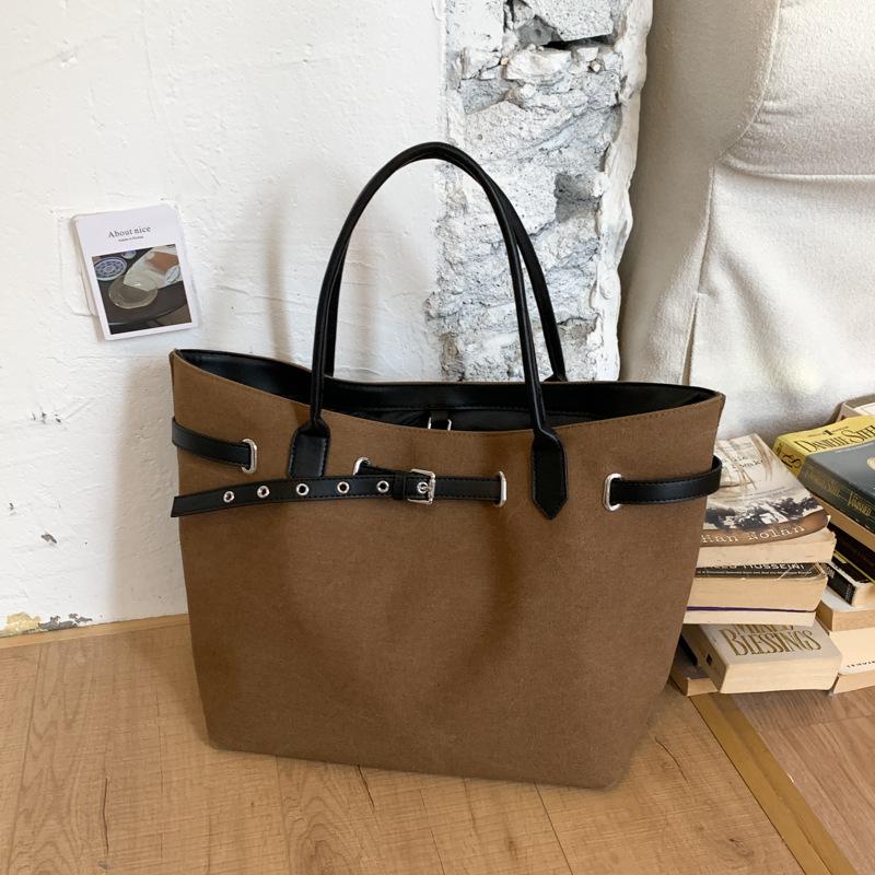 

Retro casual large-capacity bag women s 2025 new simple canvas bag versatile shoulder tote bag one piece dropship коричневий