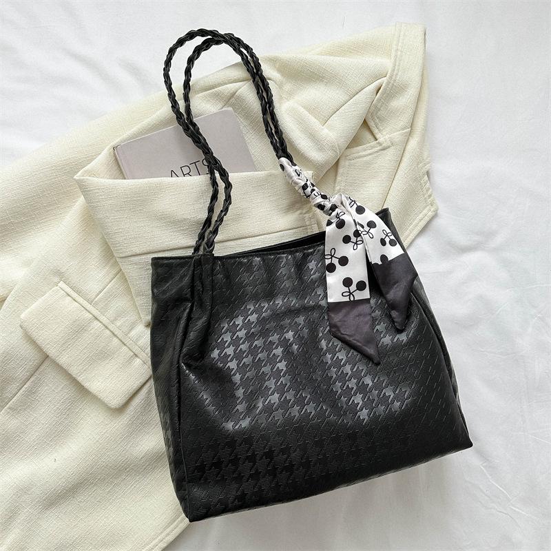 Large-capacity Bag Women's 2025 Summer New Korean Version Fashion Shoulder Armpit Bag Casual Versatile Commuter Tote Bag