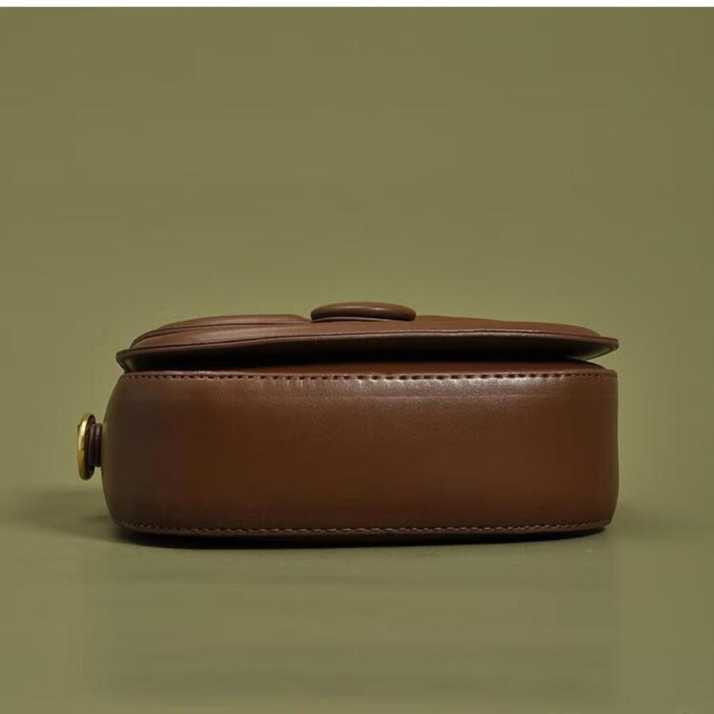 Vintage handbag niche single shoulder bag Small square bag all crossbody bag length 18cm wide 5cm high 14cm