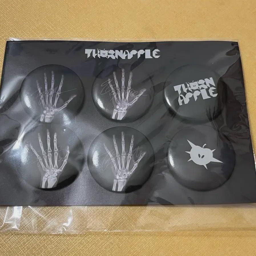 

Thorn-apple X-ray Pin Button Set