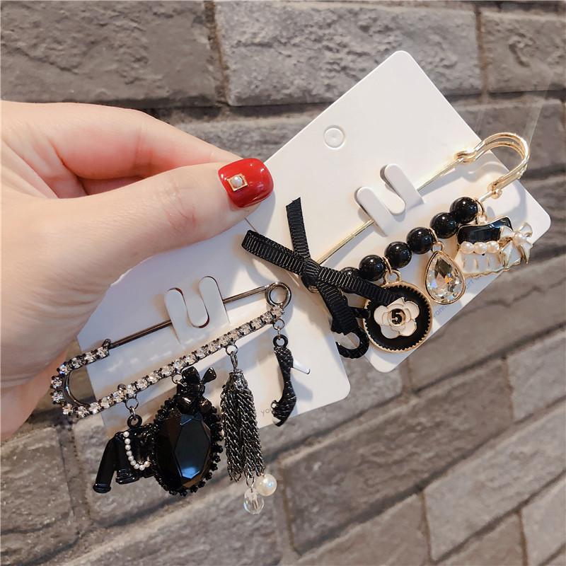 

trendy design Number 5 Pin Brooch pearl Crystal flower brooches jewelry for women party wedding