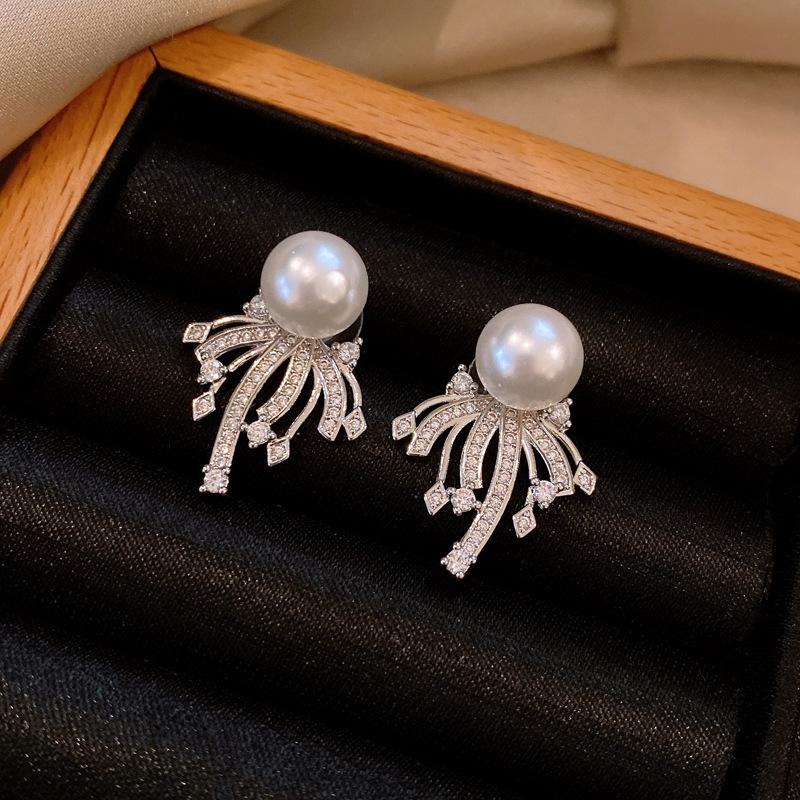 

Silver needle fireworks pearl stud earrings design sense tassel diamond octopus earrings temperament personality earrings