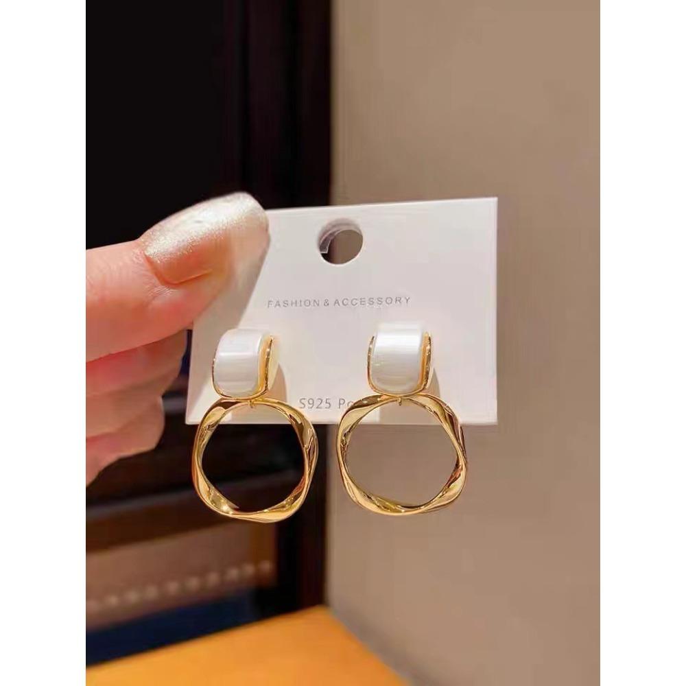 

Серьги-пусеты из преувеличенного металла в виде серебряной иглы, серьги с высокой индивидуальностью, модные серьги, нишевые универсальные серьги в стиле легкой роскоши