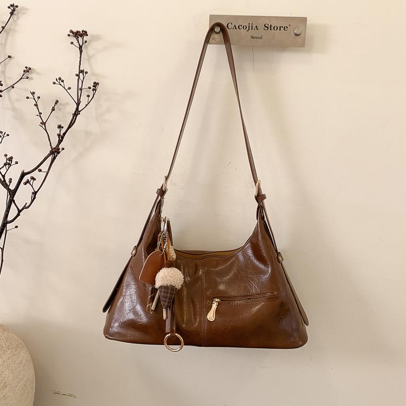 Trend messenger bag women's autumn fashion niche commuter shoulder bag high value retro underarm bag