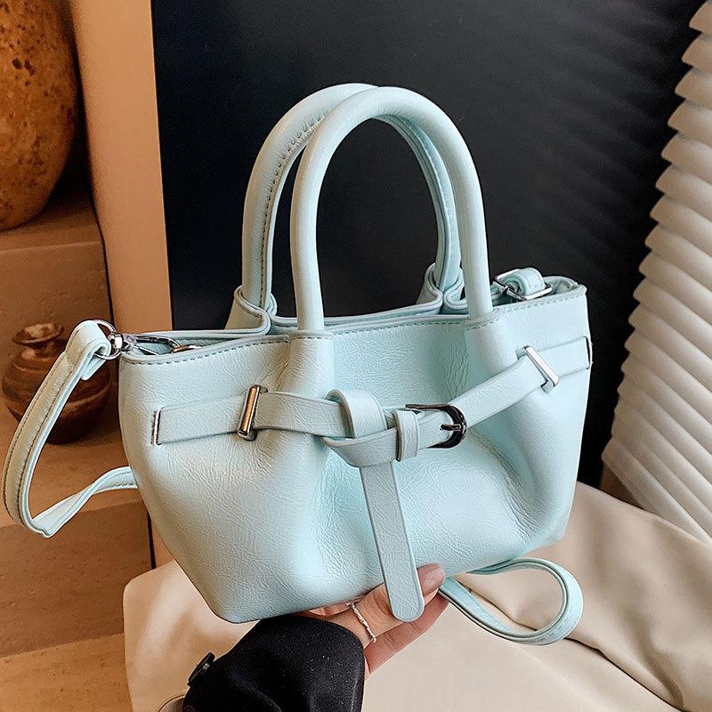 Spring and summer hot sale dopamine color small fresh portable pleated bag fashionable commuter Ou Ruofeng foreign style messenger women's bag