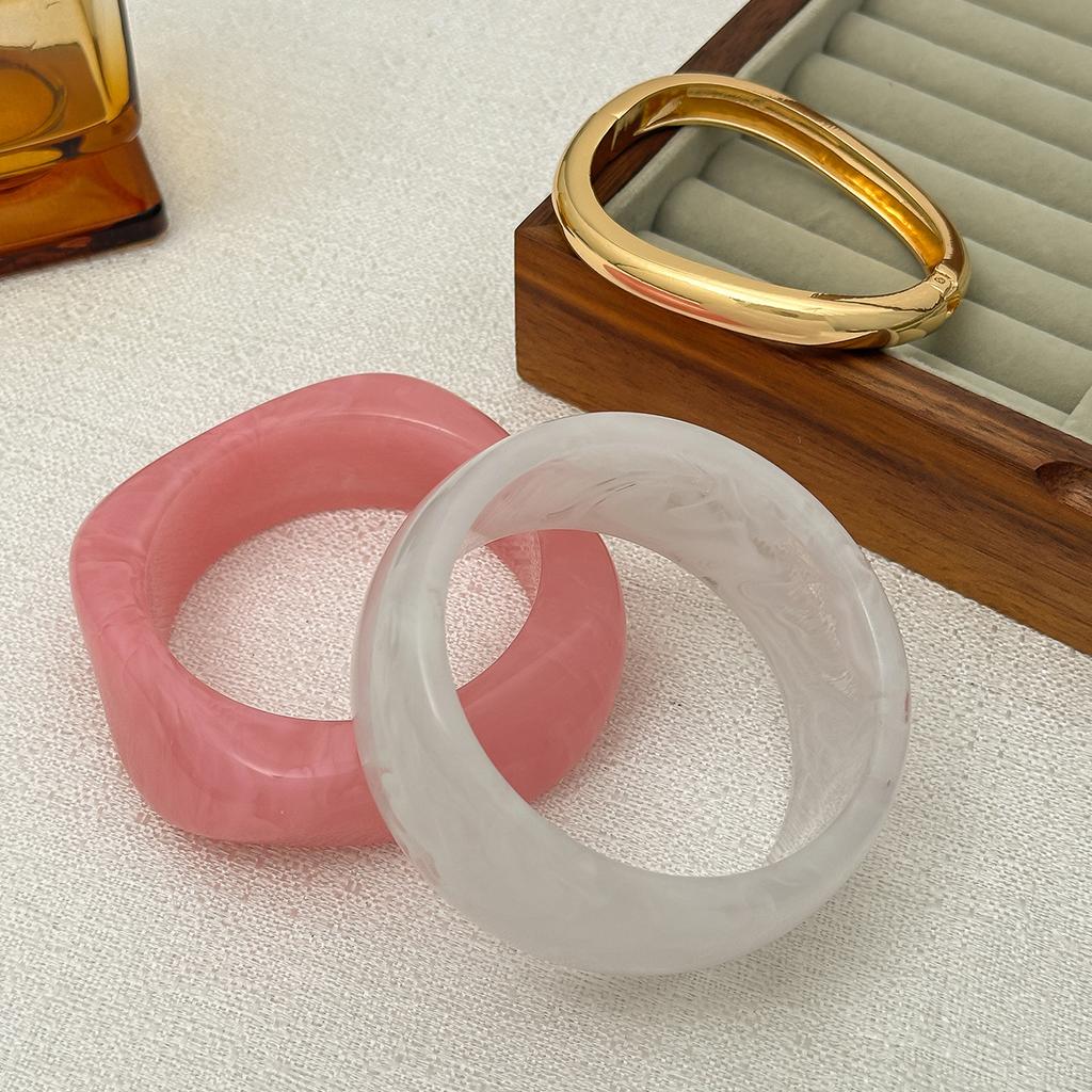 Ins Sweet Cool Style Pink Polygon Bracelet Artistic Retro Round Gradient Wide Version Wristband