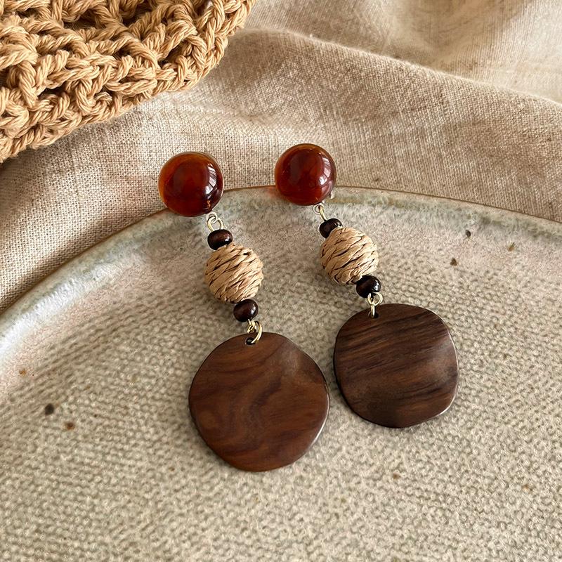 Retro Geometric Wooden Dangle Earrings: Ethnic and Modern Chinese Style for Women, 2025 Autumn/Winter Collection