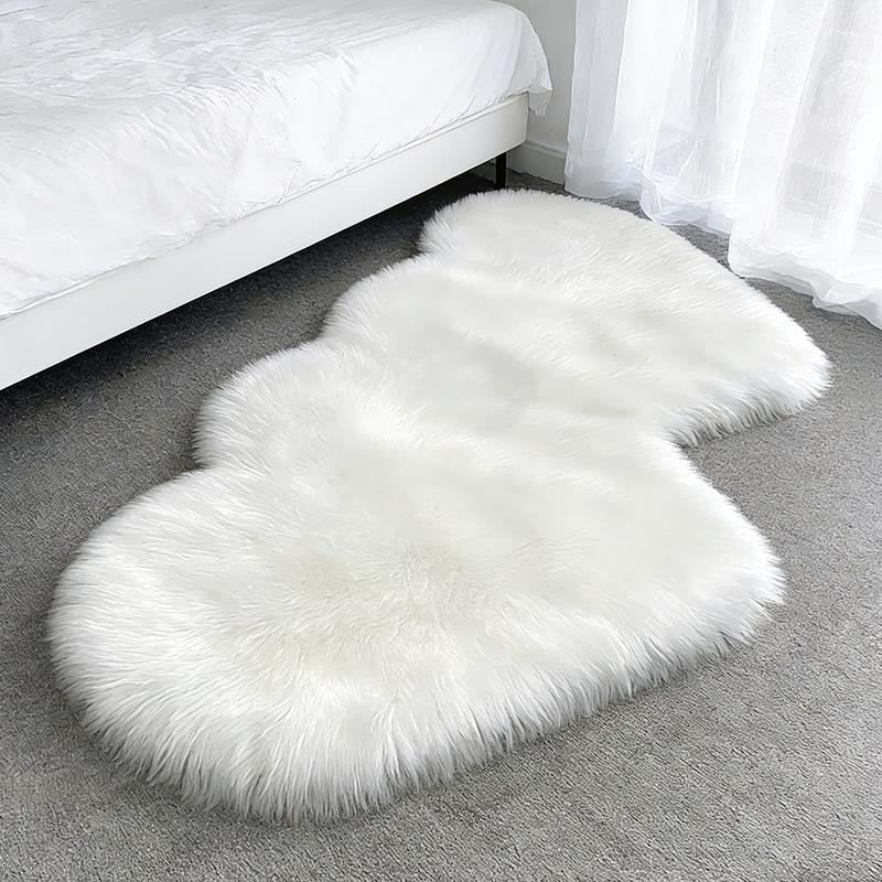 Heart-Shaped Long-Pile Plush Imitation Sheepskin Carpet for Bedroom or Living Room