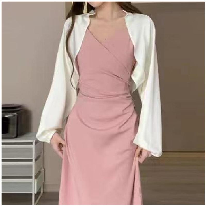 

Одри Хепберн осень 2023 черное платье с подтяжками и узкой талией длинное Small