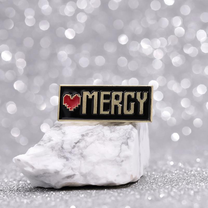 Mercy-merke Undertale-spill Emailepin Kreativitet Tegneserie Dekorative brosjer Krage Reversmerke Mote Smykketilbehør Gave