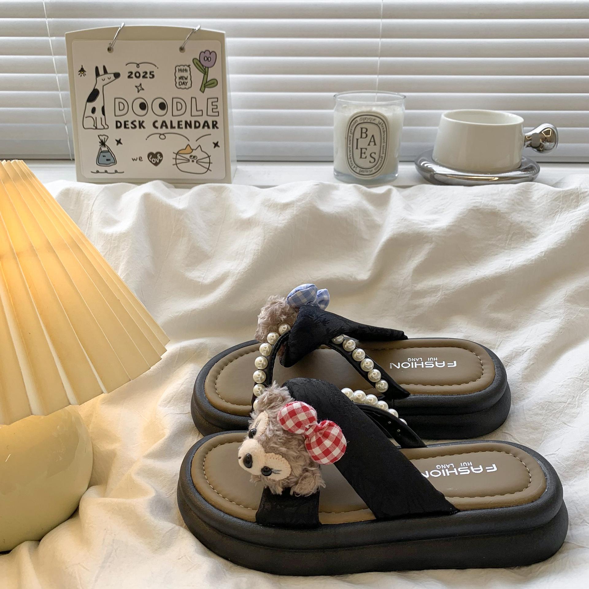 

Internet celebrities super fire cute pearl cool slippers women s summer wear 2025 new muffin thick bottom stepping on shit open-toed sandals 35