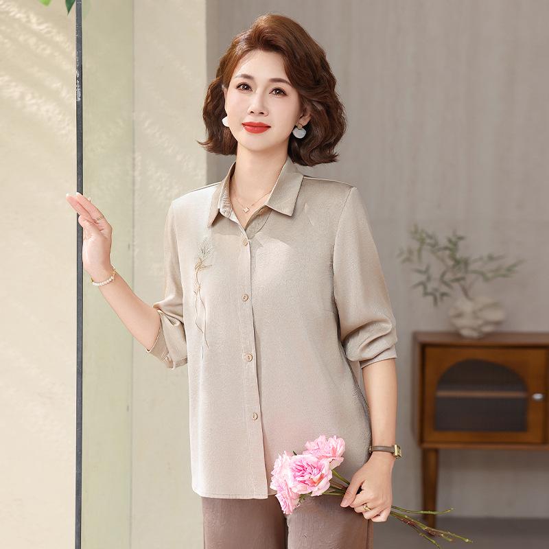 

Stylish Floral Embroidered Three-Quarter Sleeve Shirt for Moms XL (90-105 lbs) хаки