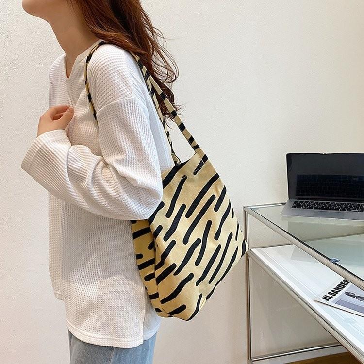 Trendy Large Capacity Striped Canvas Shoulder Bag For Young Women In Chic Colors