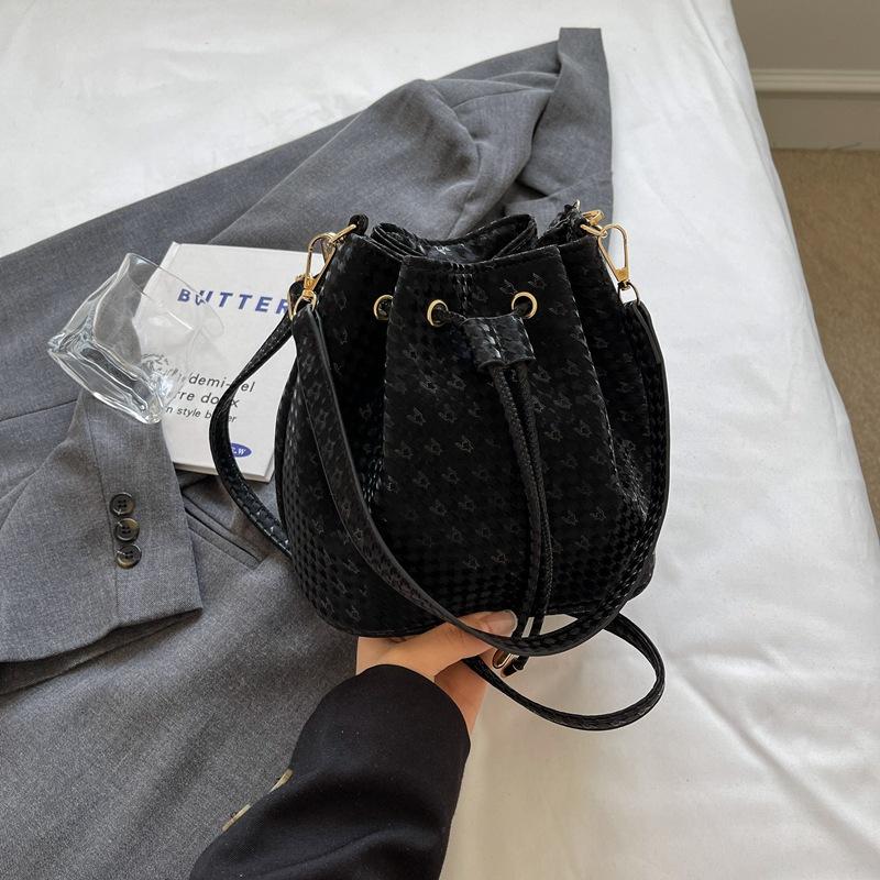 Solid Color Popular Bags In Summer New Fashion Trendy One-shoulder Simple Oblique Cross Casual Commuter Bucket Bag