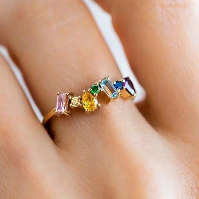 Bague Statement Fashionable pour Femme Anneau de Doigt Doré Couleur Arc-en-ciel Cz Accessoire de Fête Nouveau Style