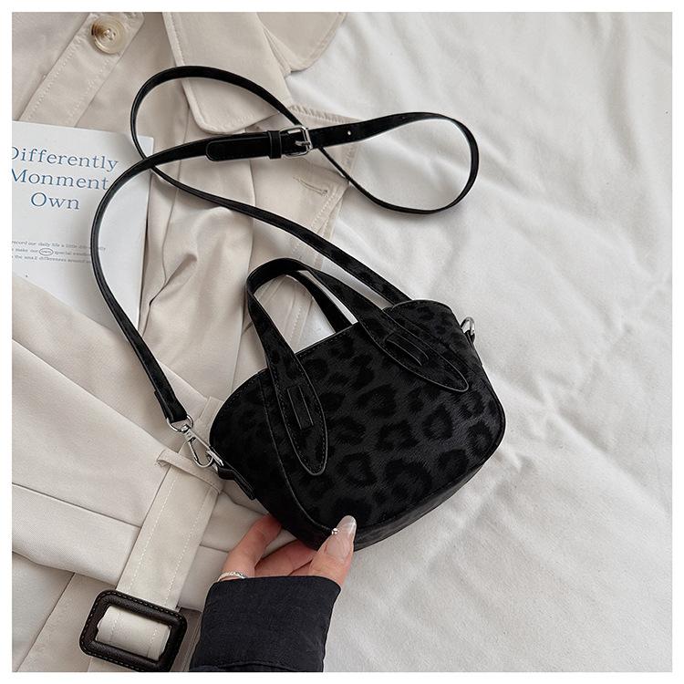 

Niche design fashion handbag bag women s 2025 new retro vegetable basket bucket bag Korean version shoulder messenger bag чёрный