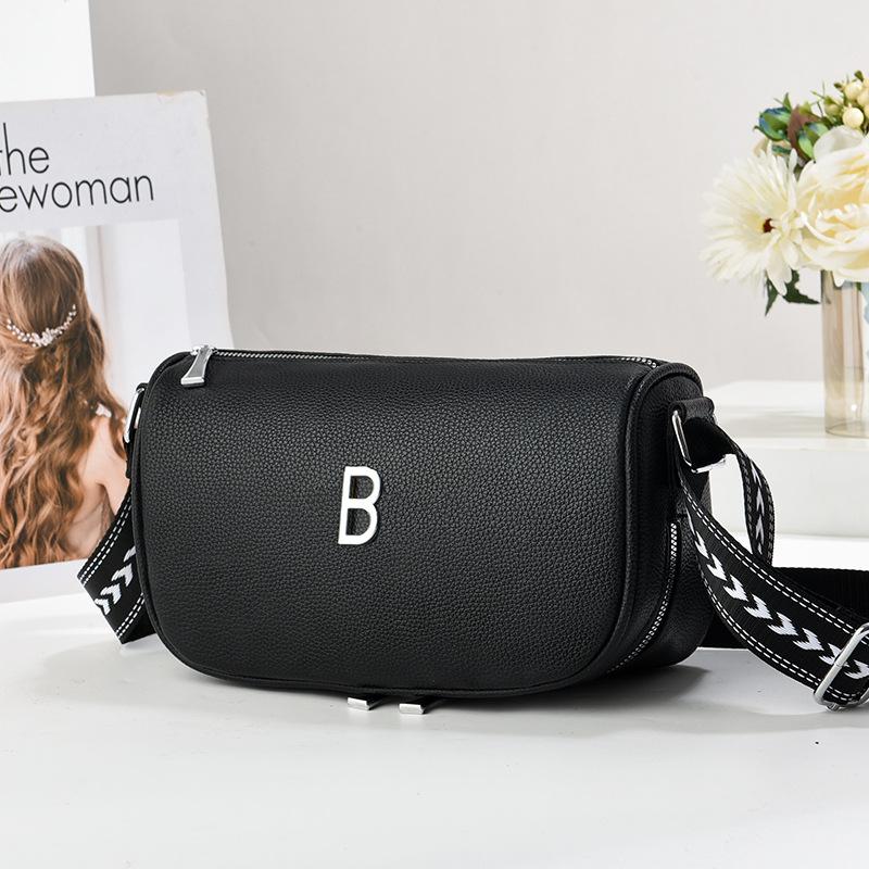 Latest Plaid Small Purse Multilayer Fashion Casual Small Bag Stylish and Atmospheric Oneshoulder Underarm Shoulder Crossbag Bag .
