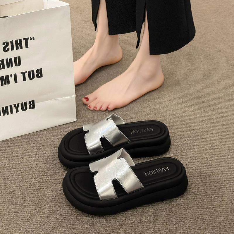 With skirt fashion super fire casual stepping on shit feeling beach one-word drag women summer wear 2025 new thick bottom cool slippers