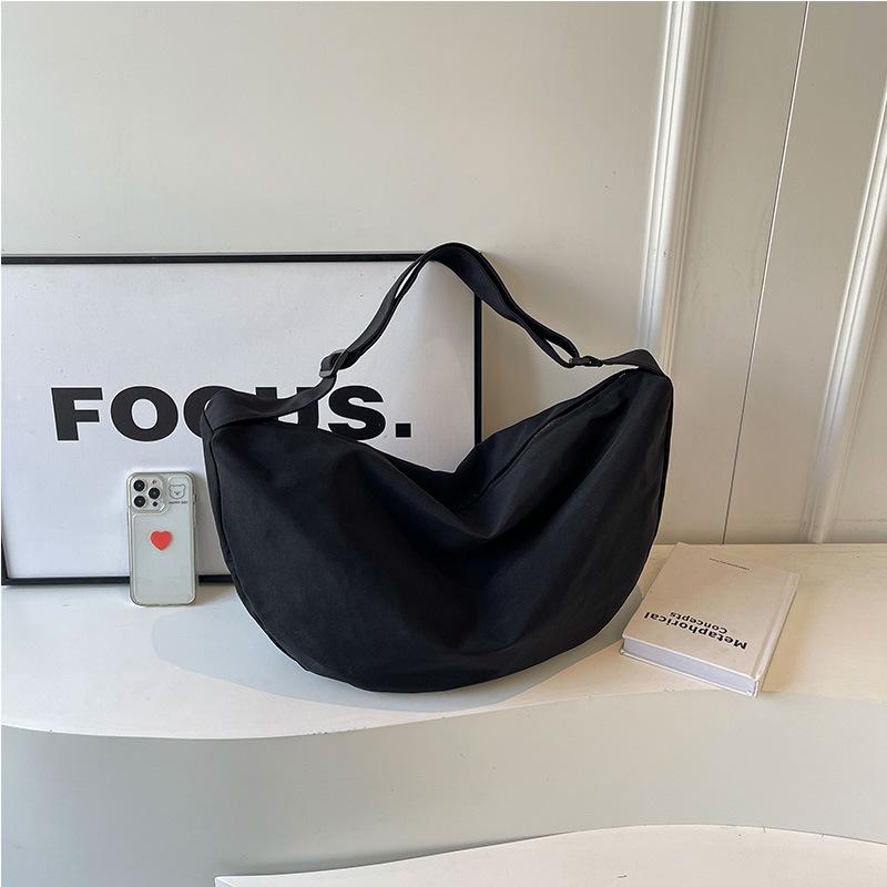 New Large Capacity One Shoulder Dumpling Bag for College Students and Couples Lightweight Solid Color Casual