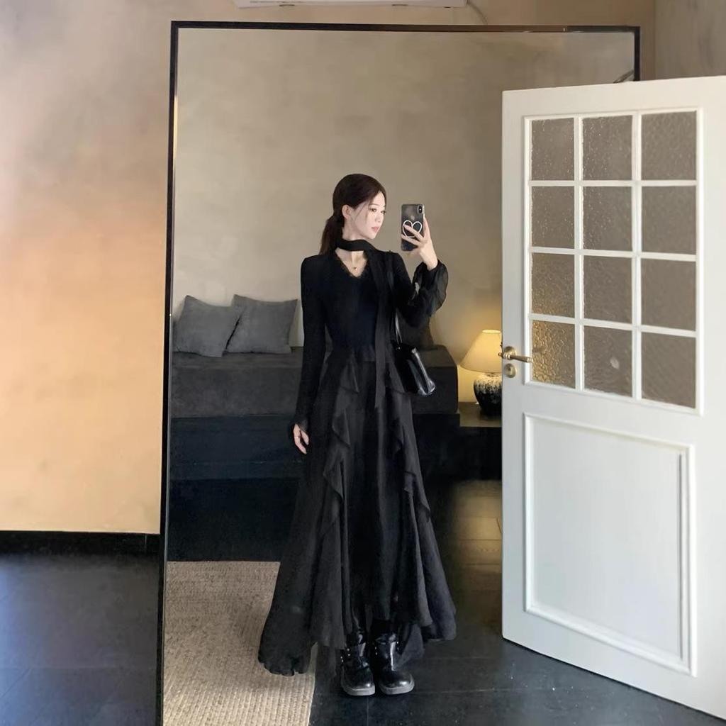  Hepburn-Stil V-Ausschnitt Rüschenkleid in Übergröße für Damen - Elegantes Herbst-Schlankmachendes Schwarzes Kleid