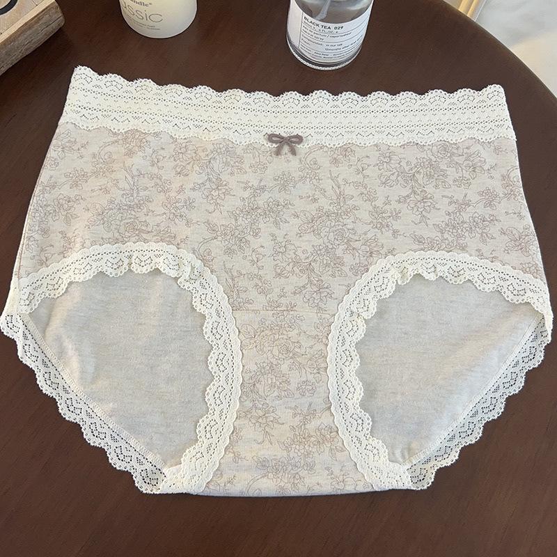 Ladies Spring and Autumn Vintage Floral Lace Cotton Antibacterial Extended Crotch Breathable Briefs