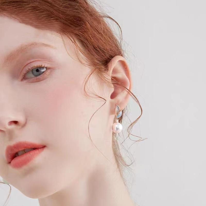 2023 Trendy Rhinestone Leaf & Pearl Earrings – Elegant Spring/Summer Jewelry for Women