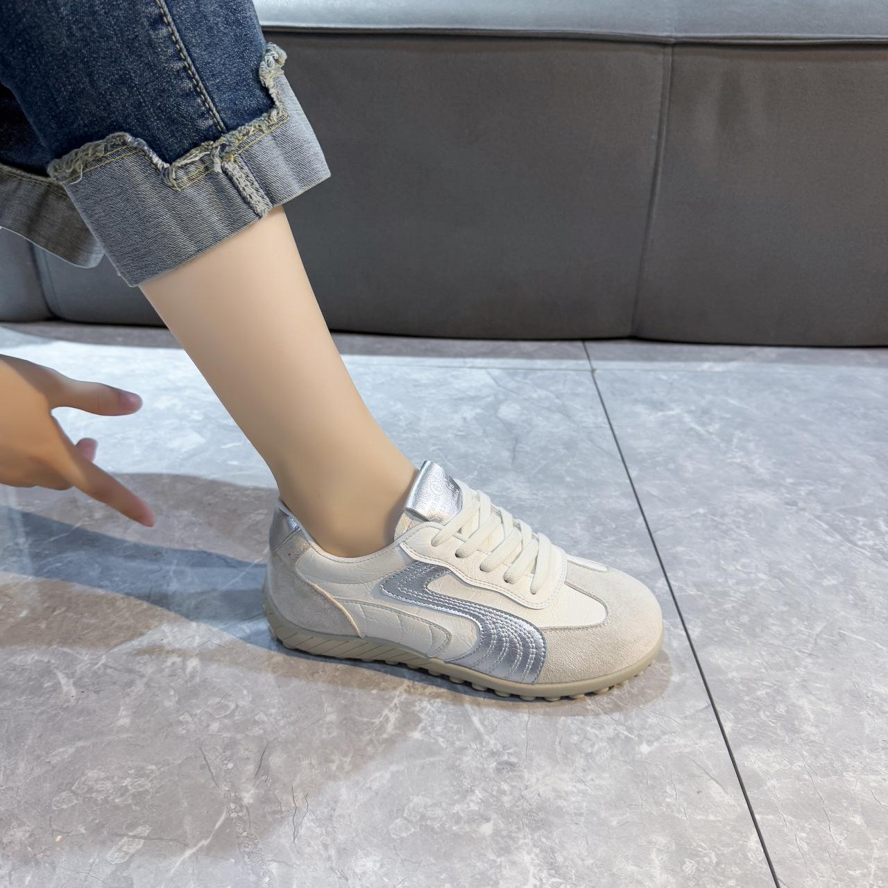 

Red German training shoes women s shoes 2025 new popular spring and summer super fire Forrest Gump shoes versatile board shoes sports and leisure sho 35 серебряный