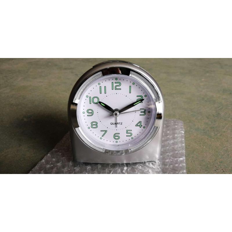 

Кварцевые часы PEARL Прикроватный будильник Бесшумный сканирующий Будильник с функцией повтора С подсветкой