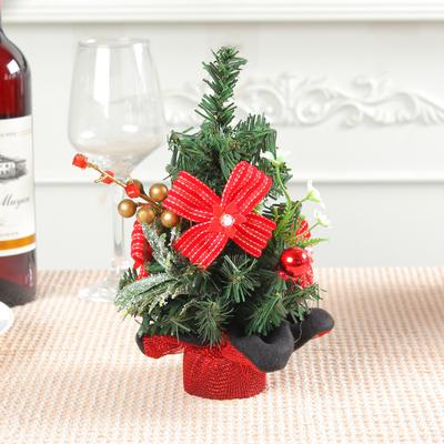 Tannennadel Rote Beeren Weihnachtsbaumschmuck Mini-Weihnachtsbaum Weihnachtsdekoration Szene Anordnung