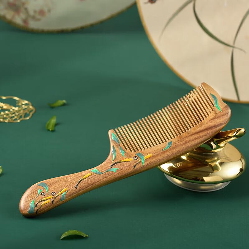 Tan Mu Jiang 'Fish and Water Rhyme' Lacquer Art Comb Gift Set