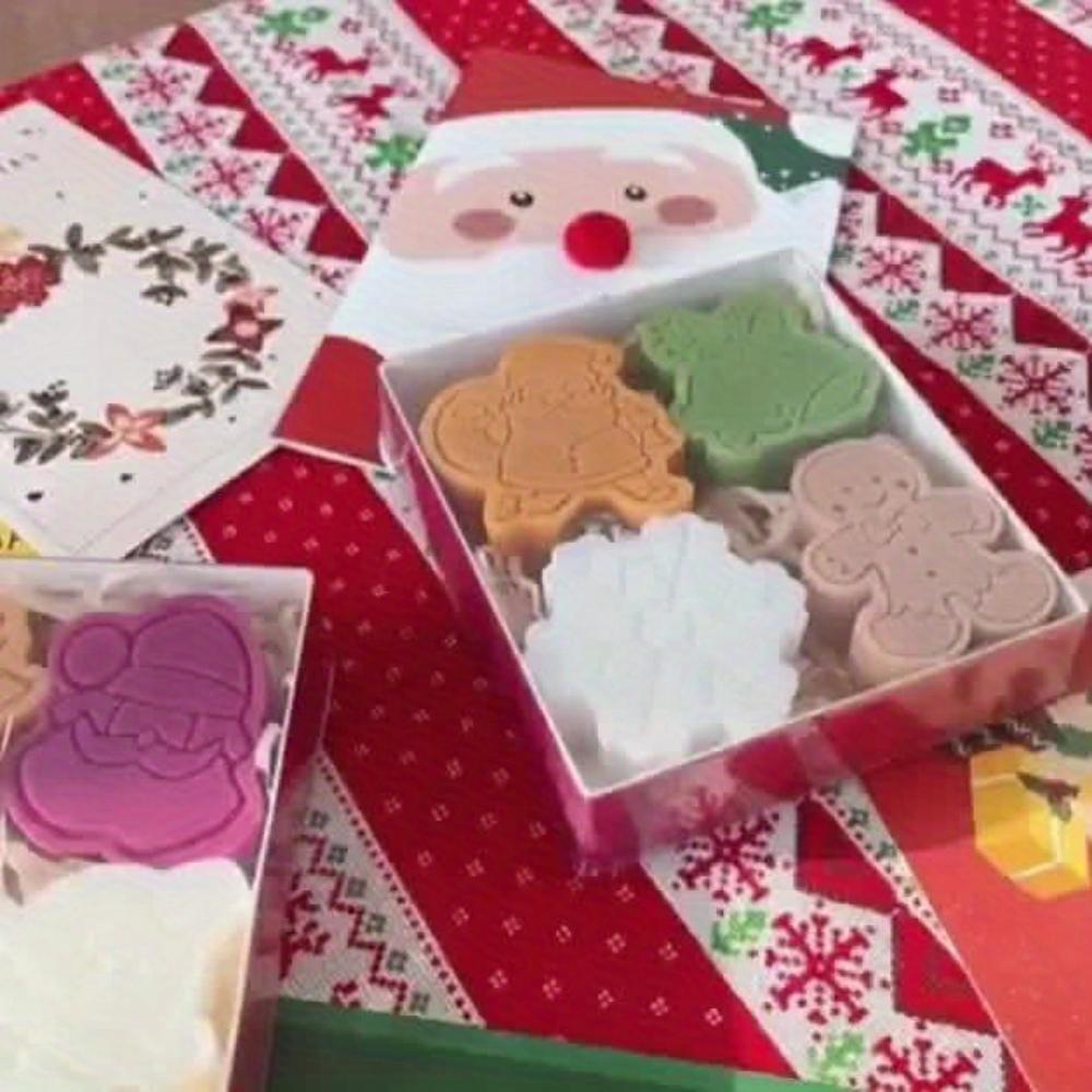 8pcs Christmas Gift Scented Candles Set Snowman Gingerbread Wax Melts,Handmade Room Decorations for Gifting