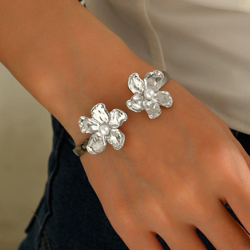 

Браслет с раскрывающимся цветком модные нерегулярные плиссированные украшения нишевый дизайн двойное кольцо женский