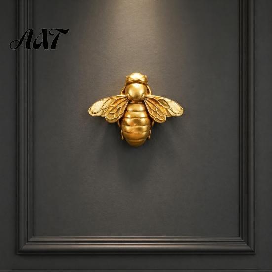 Modern French Style Wall Decor Vintage Gilded Bee Resin Figurine, Lifelike 3D Insect Sculpture with Built-In Gold Art Hook, Light Luxury Tabletop