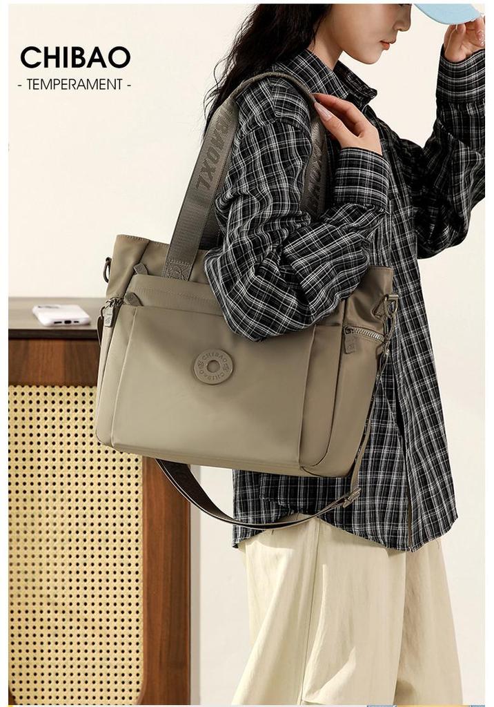 2026 New Large Capacity Lightweight Nylon Women's Crossbody Handbag: Simple, Versatile, and Casual