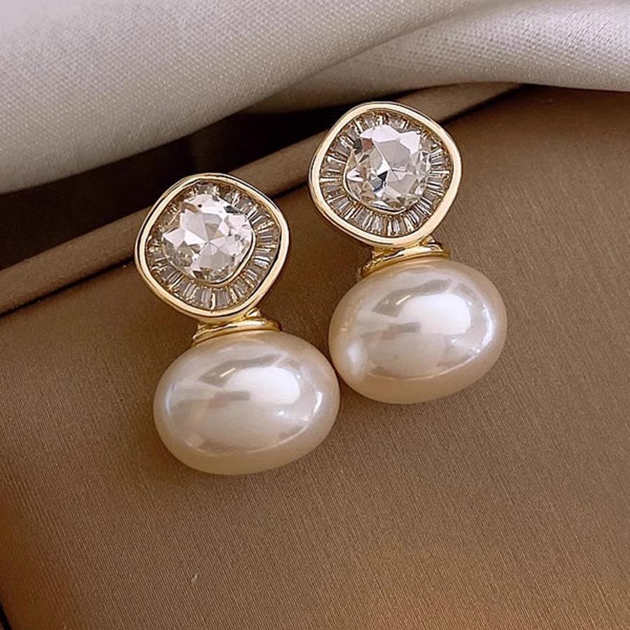 

Zir*****val pearl stud earrings light luxury high sense elegant temperament earrings niche versatile earrings