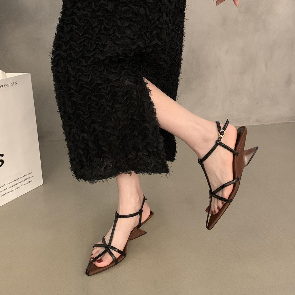 Niche high-end slope heel pointed sandals fairy shoes 2025 summer temperament with skirt thin strap Roman shoes
