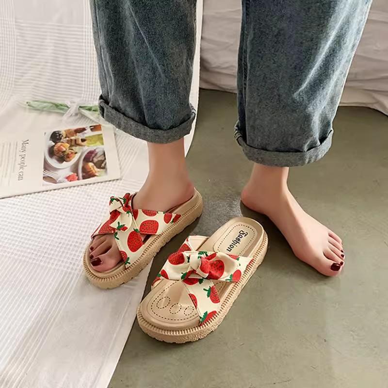 Platform sandals women's summer flat-bottomed cool slippers new fashion soft-soled beach shoes