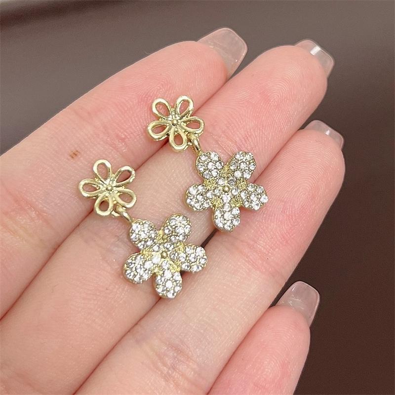 Exquisite Glittering Crystal Flowers Dangle Earrings for Women Korean Fashion Jewelry Wedding Party Girl Jewelry Accessories