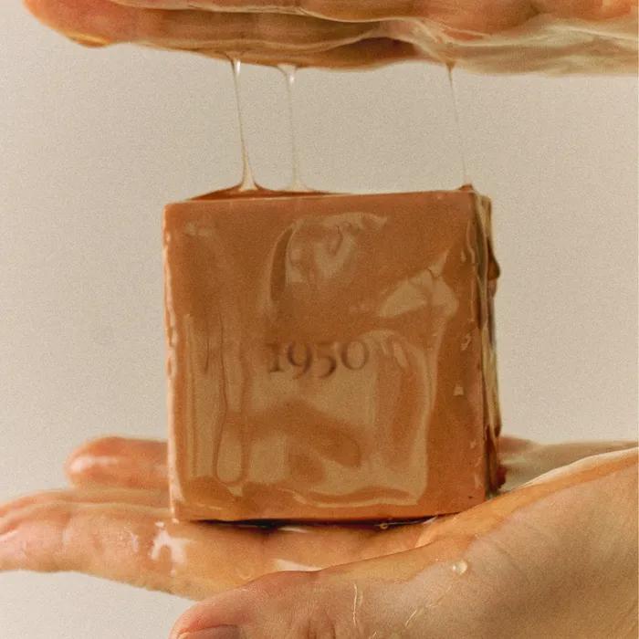 1950 Jeju Cape Woody Shampoo & Treatment Bar Set: Free Pump Included