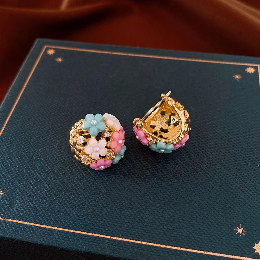 Medieval Silver Needle with Diamonds, Dripping Oil, Flower Pearl Earrings, Temperament, Court Style Stud Earrings, Light Luxury and High-end Earrings.