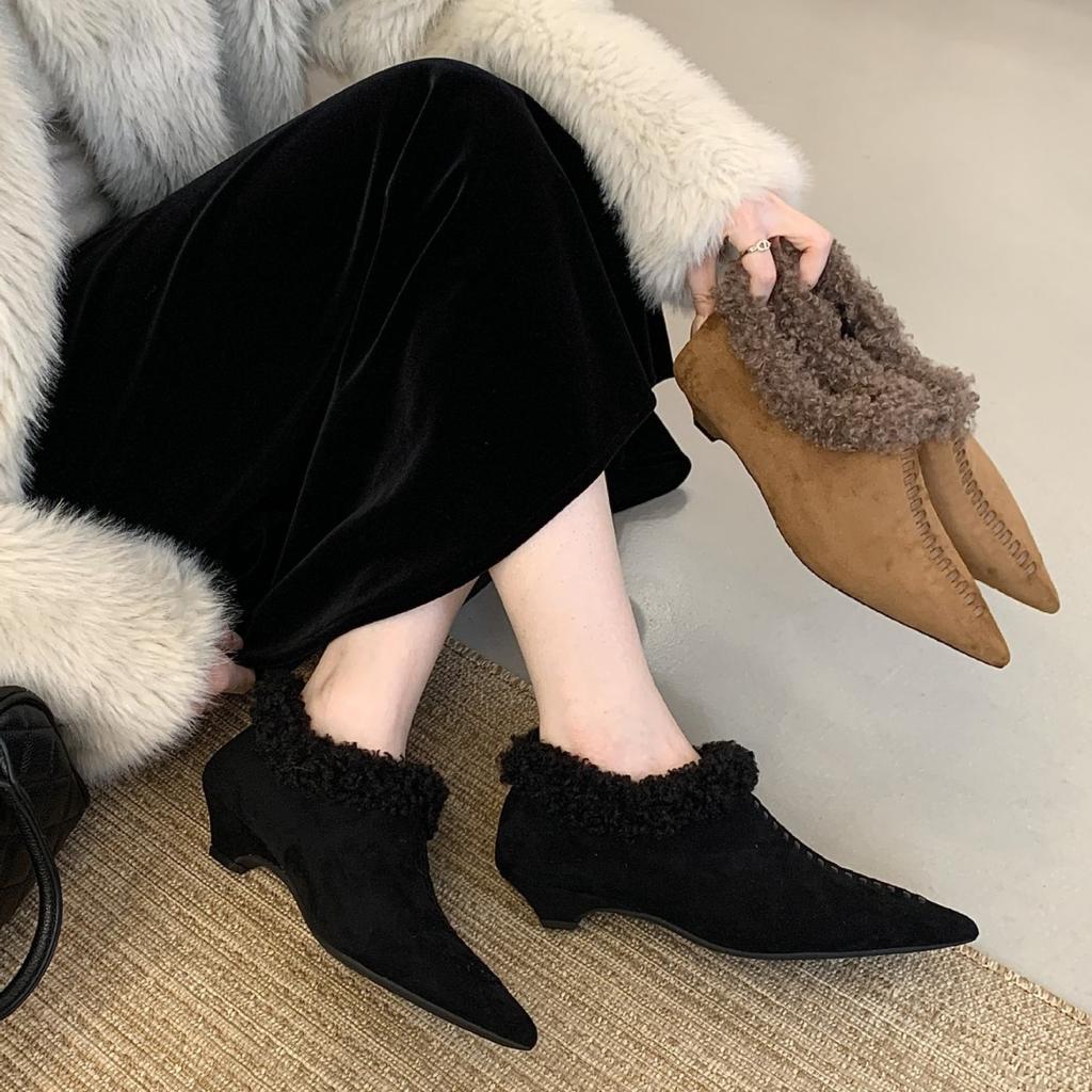 2025 neue Xiaoxiangfeng Retro Samt Warme Einzelne Schuhe für Damen Herbst und Winter Neue Modische Dünne Flauschige Schuhe für Damen