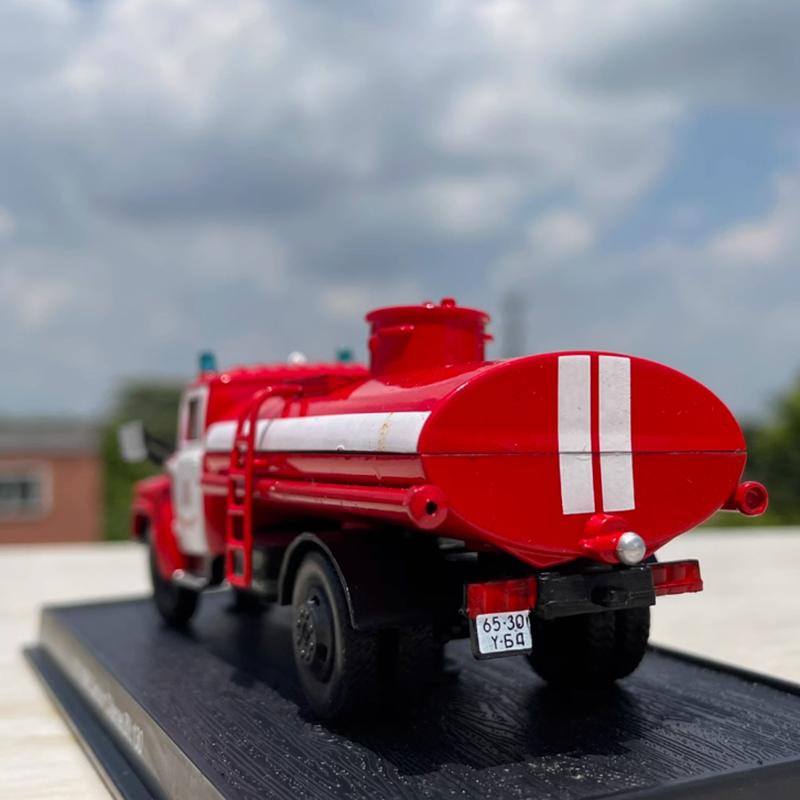 Diecast 1:57 Scale 1969 Camion Citerne ZlL 130 Soviet Alloy Fire Engine Car Model Boy Holiday Gifts Toy Collection Static Show