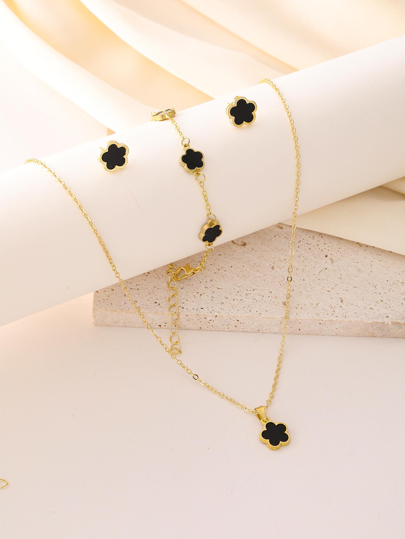 

Серьги-гвоздики с изображением пятилепесткового клевера на удачу, комплект из трех предметов, модный комплект украшений с изображением пятилепесткового цветка