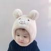 Leuke cartoon beer babymutsje sjaal winter warm dubbele pompom oorbescherming hoeden motorkap pasgeboren peuter jongen meisje mutsen
