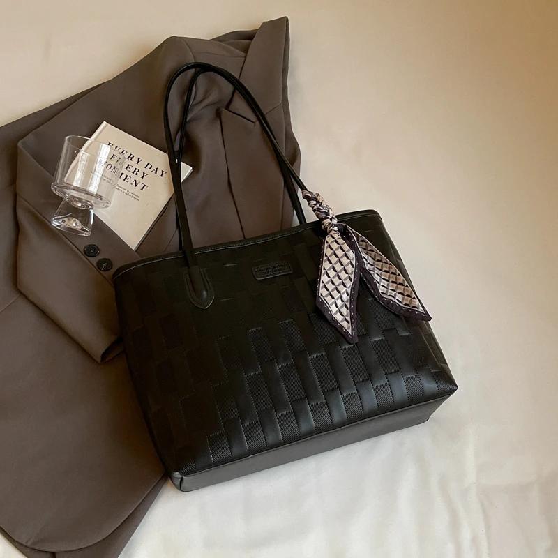 High-quality Versatile Retro Tote for Women Large Capacity Elegant Casual Pendular Shoulder Bag New