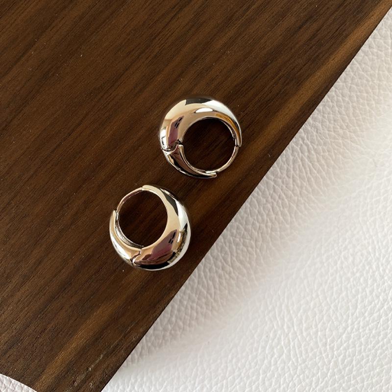 French Retro Round Hoop Earrings for Women - INS Style Celebrity-Inspired Studs