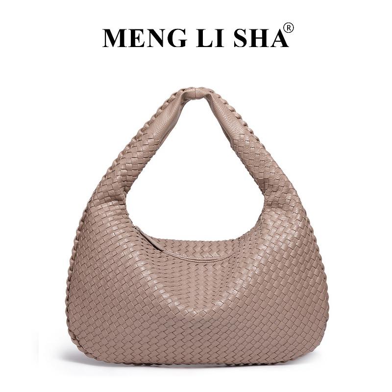 New large-capacity hand-woven bag, commuter portable dumpling bag, fashionable versatile single shoulder underarm crescent bag.